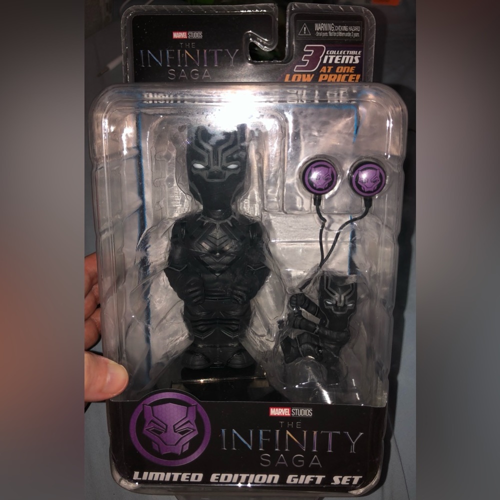 NECA BLACK PANTHER INFINITY WAR  LIMITED EDITION GIFTSET NEW